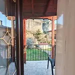 Meteora Gaia بيت ضيافة كاستراكيون